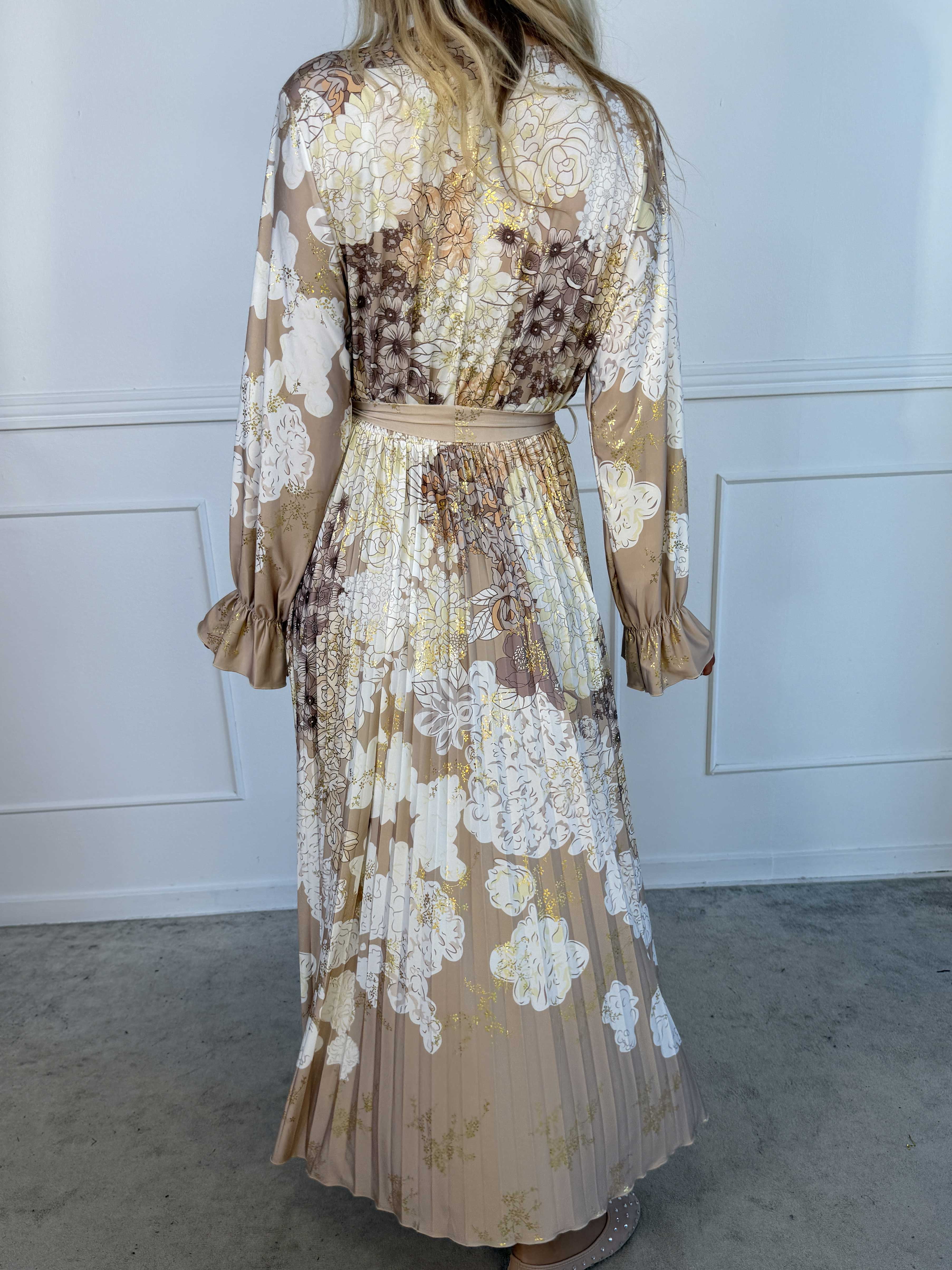 Silvija Flower - Lang elastisk mønstret kjole med plisseret skørt